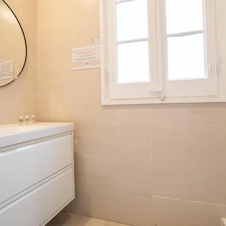 22crc1039 - Exquisite Near The Center * Barcelona